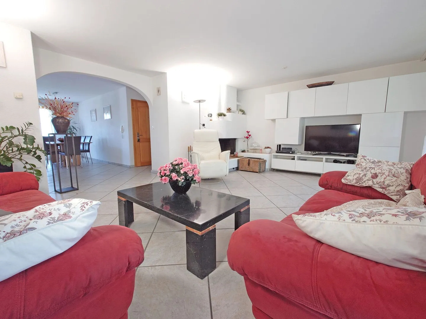 Appartamento duplex luminoso con vista a pochi minuti dal centro di Aarau - Foto 2 di 15