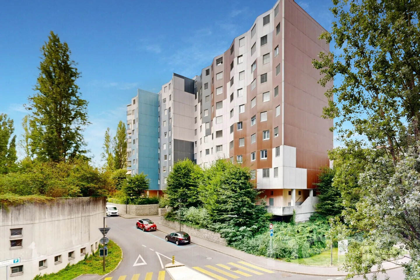 3-Bedroom Apartment with Panoramic Views - Photo 8 of 10