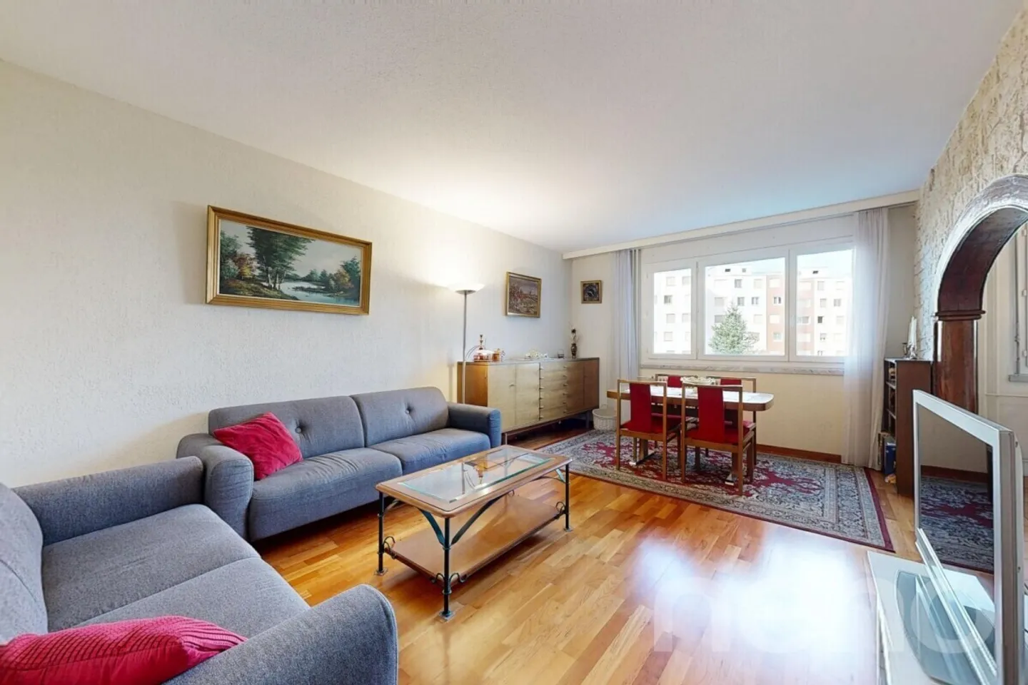 3-Bedroom Apartment with Panoramic Views - Photo 4 of 10