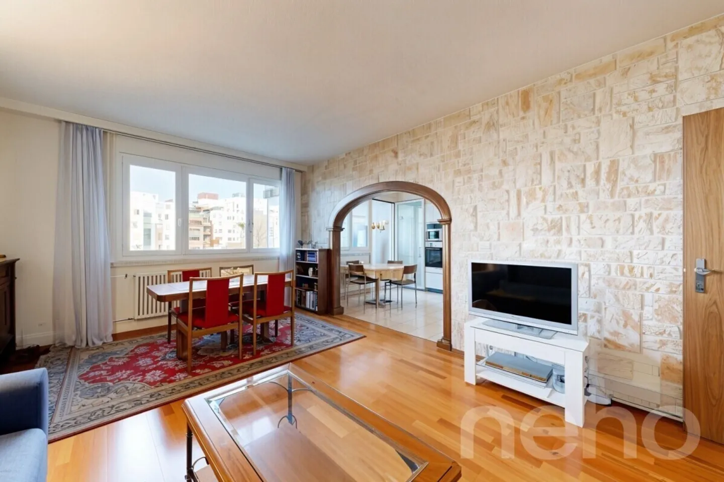 3-Bedroom Apartment with Panoramic Views - Photo 5 of 10