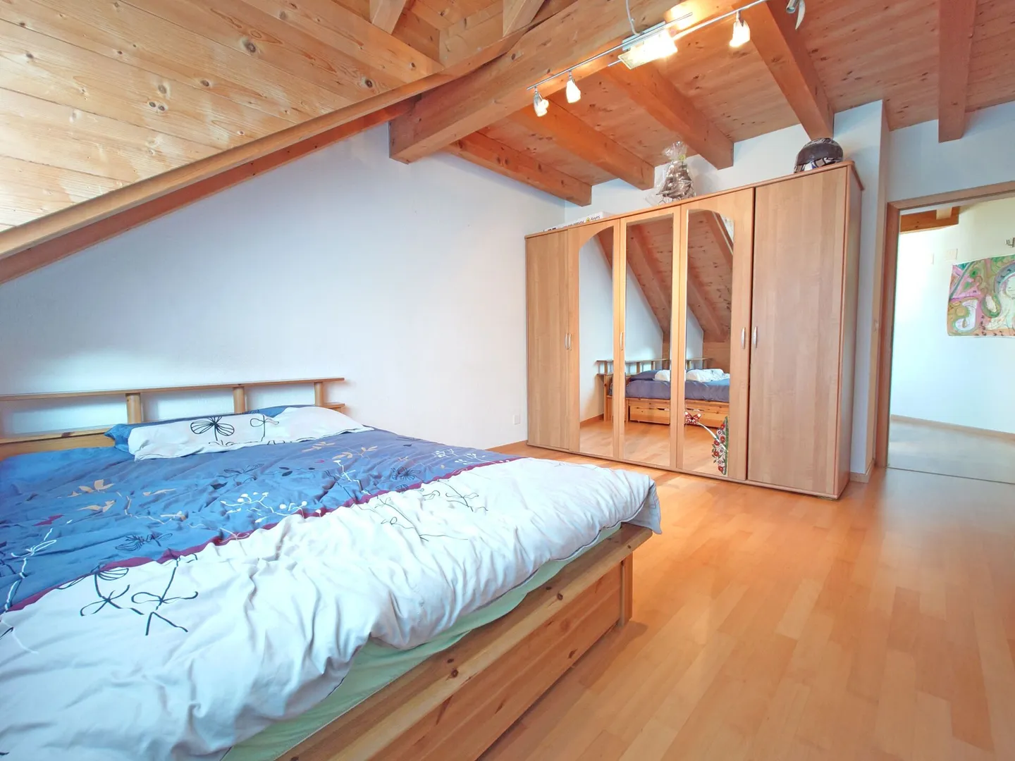Appartamento duplex luminoso con vista a pochi minuti dal centro di Aarau - Foto 9 di 15