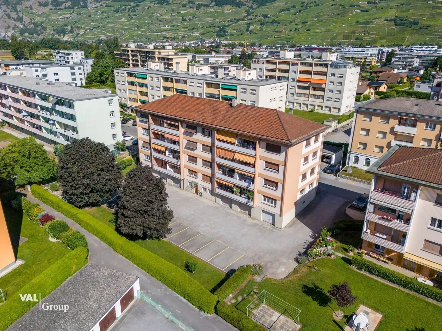 Charming 3.5 Room Apartment in Conthey - Ideal Setting and Guaranteed Comfort! - Photo 1 of 9