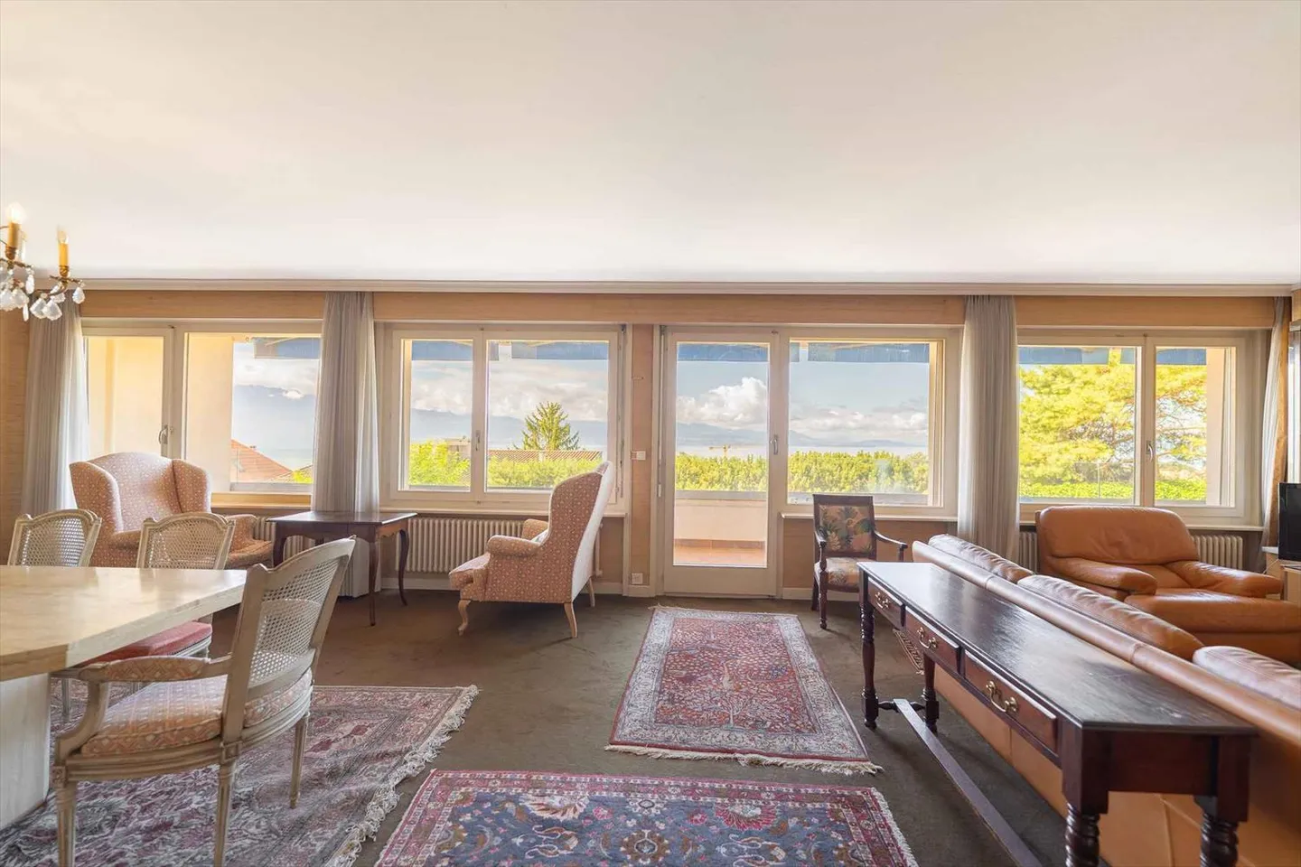 Appartamento spazioso con vista lago - Foto 8 di 12