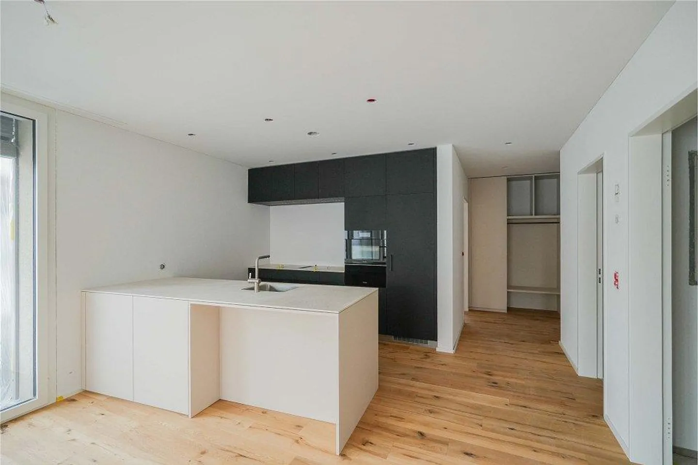 2.5 Room Apartment - Photo 1 of 10