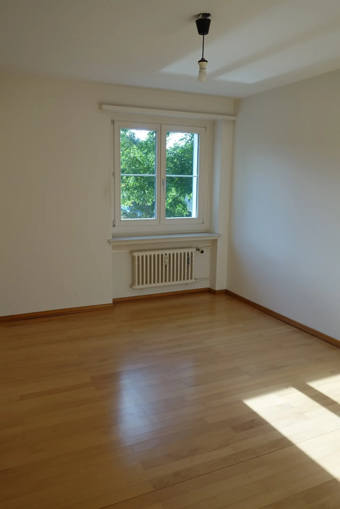Charming 2-Room Apartment - Photo 2 of 4