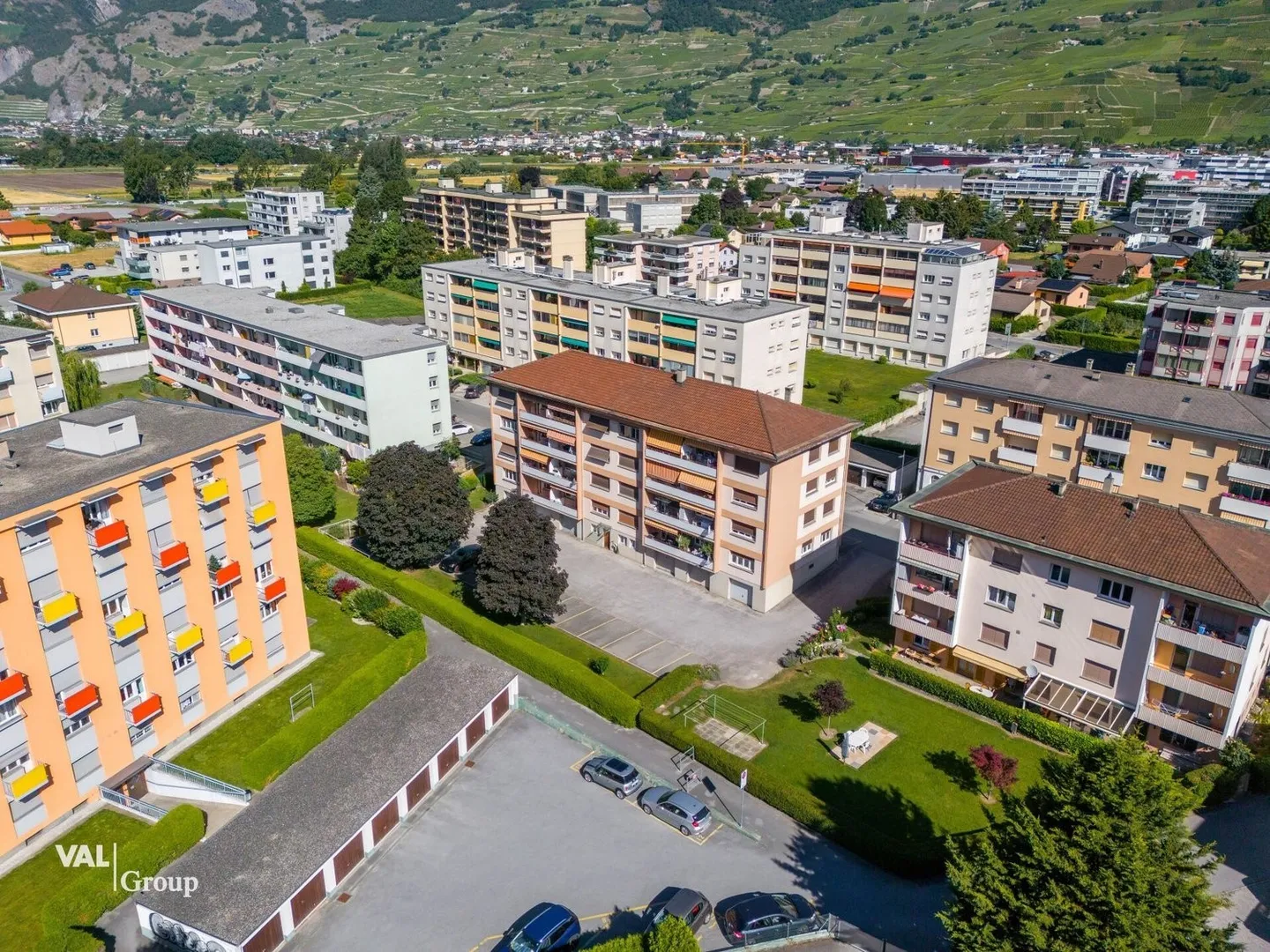 Charming 3.5 Room Apartment in Conthey - Ideal Setting and Guaranteed Comfort! - Photo 8 of 9