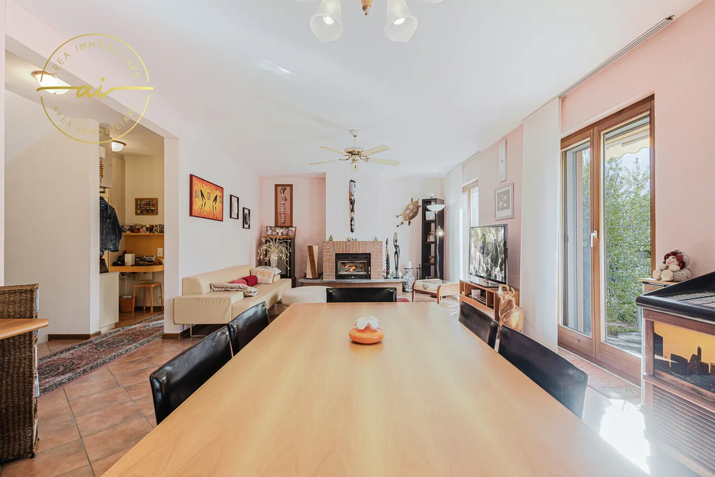 Elegant Villa in Riva San Vitale - Photo 3 of 13