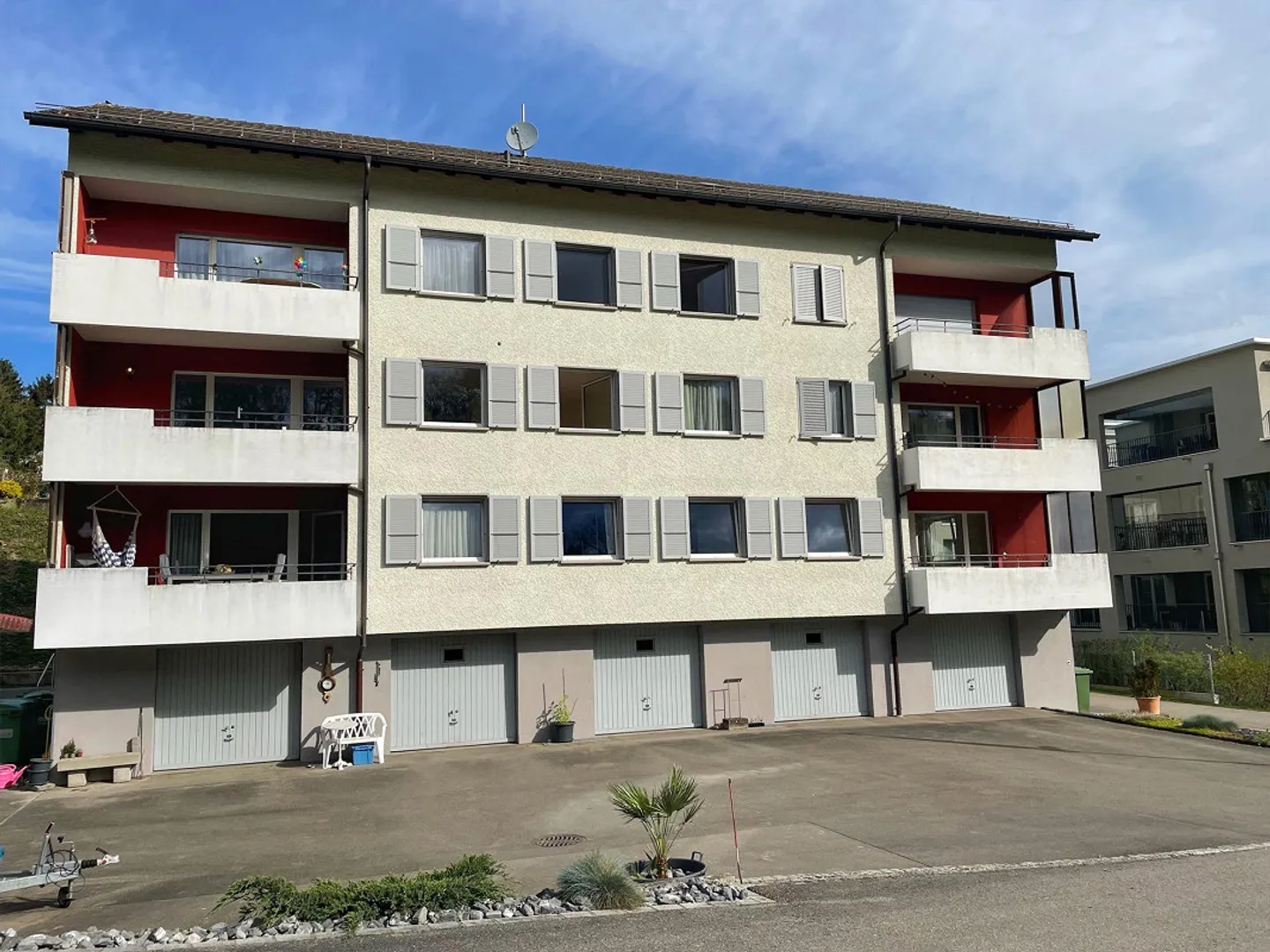 Appartamento affascinante 4.5 stanze nel verde con balcone e posto auto a Wängi - Foto 1 di 9