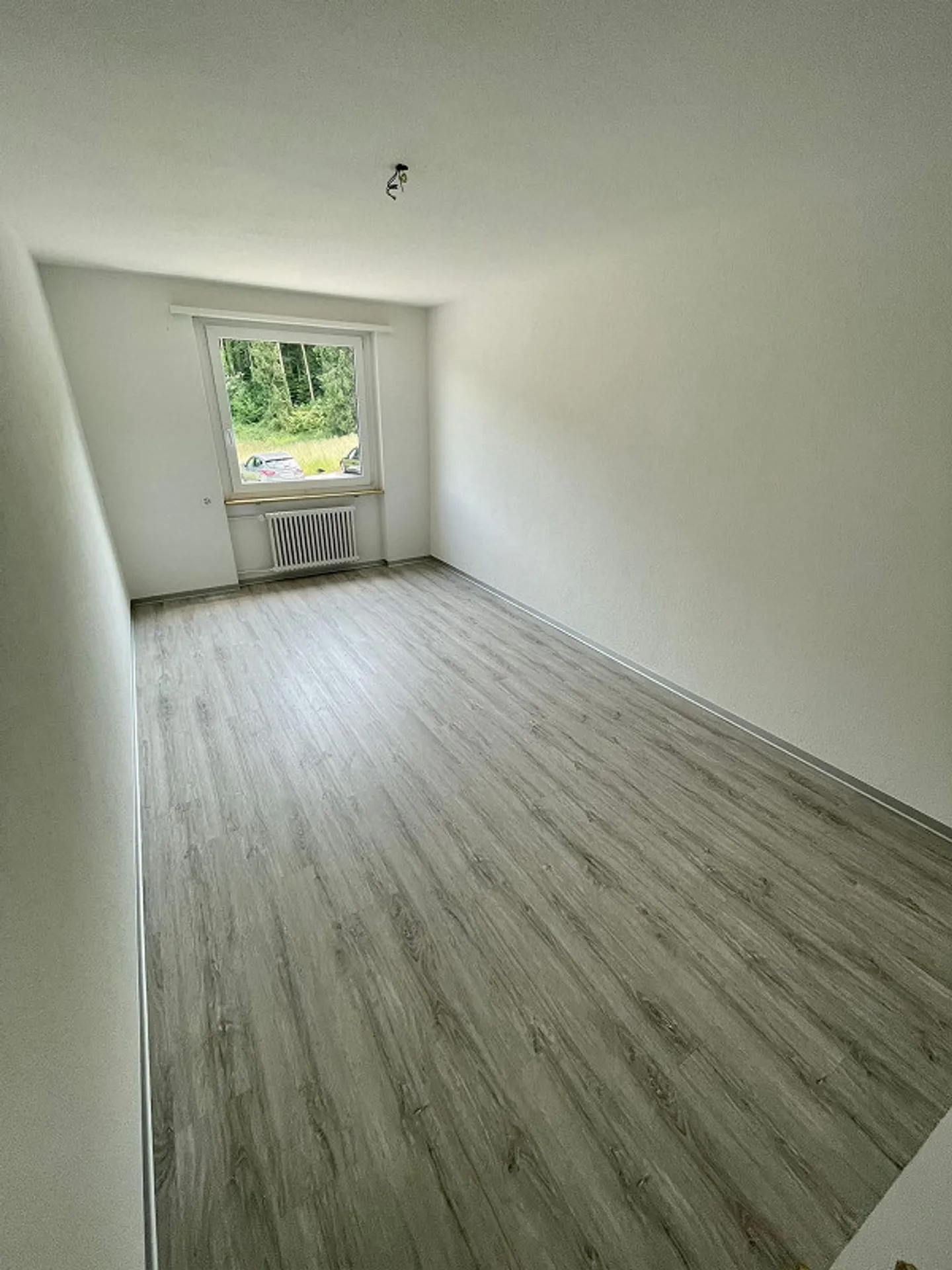 Appartamento affascinante 4.5 stanze nel verde con balcone e posto auto a Wängi - Foto 8 di 9