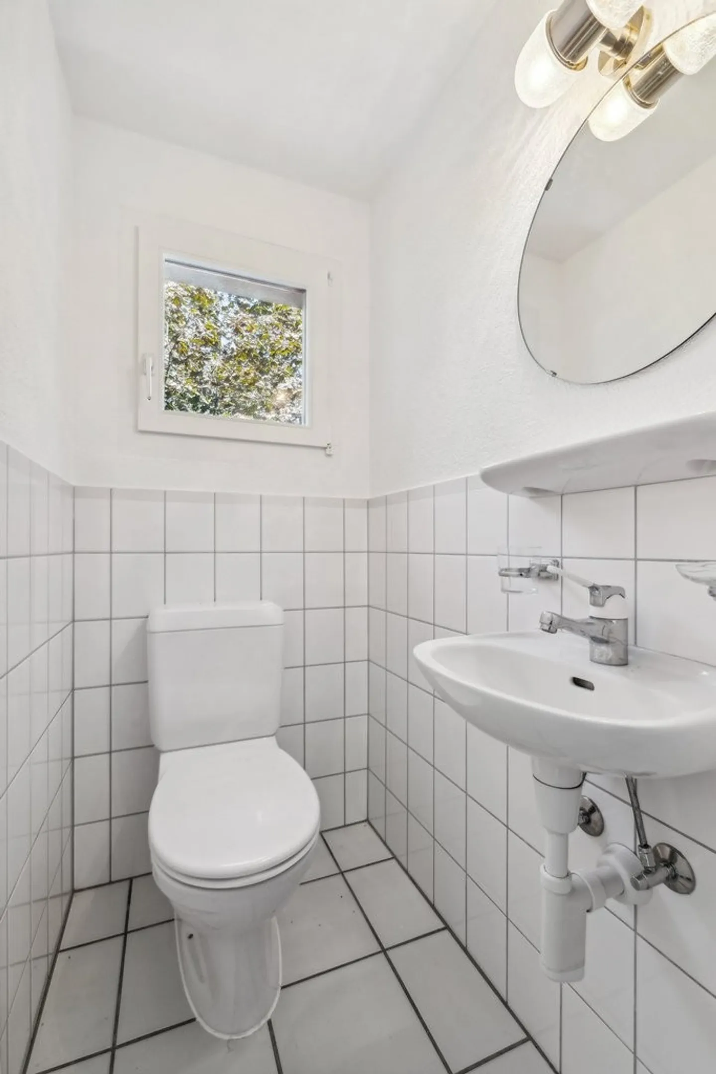 Central and Quiet Maisonette Apartment! - Photo 6 of 11