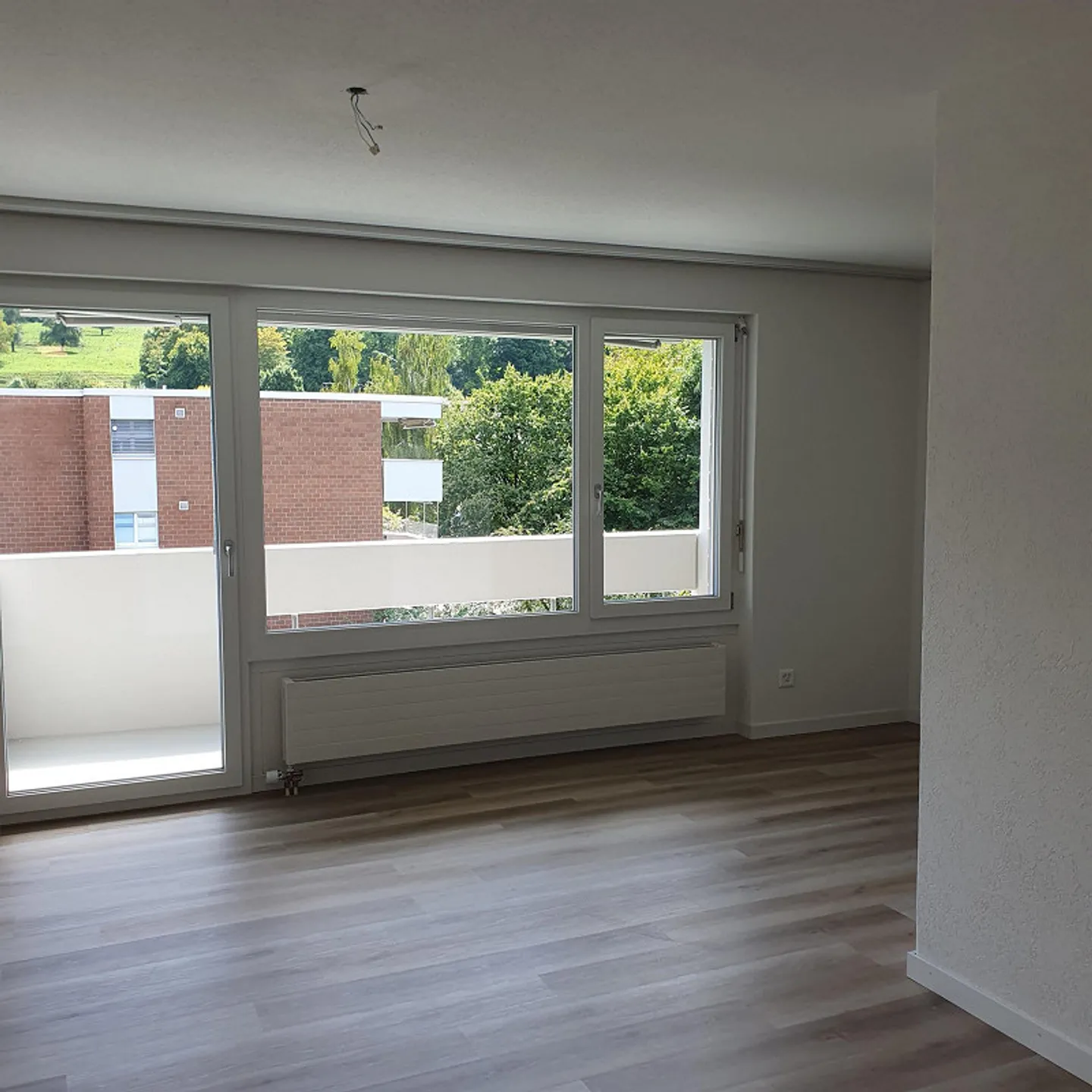 2.5-Zimmerwohnungen frisch renoviert. Bezugsbereit per 1.10.26+1.4.27! - Foto 2 di 6