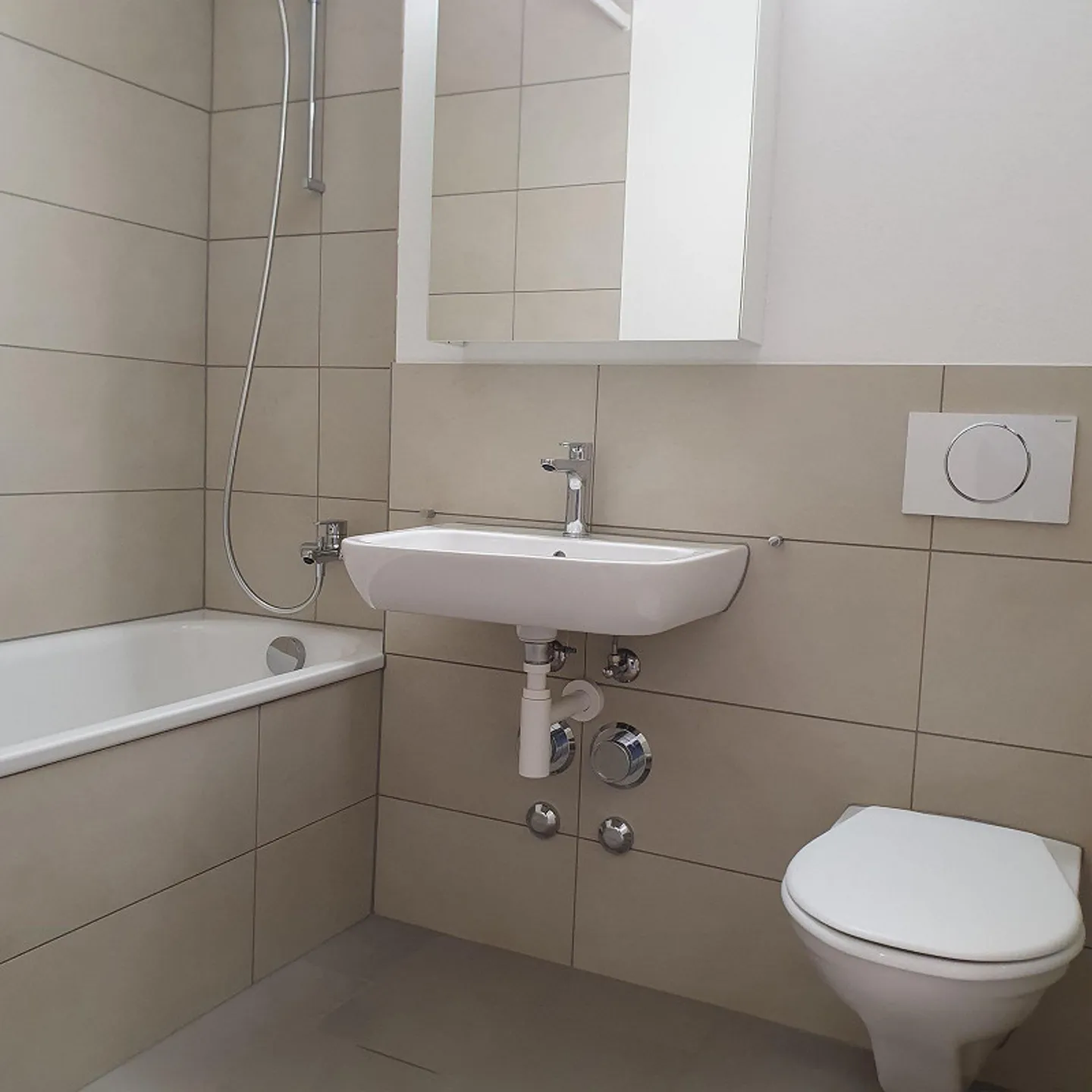 2.5-Zimmerwohnungen frisch renoviert. Bezugsbereit per 1.10.26+1.4.27! - Foto 4 di 6