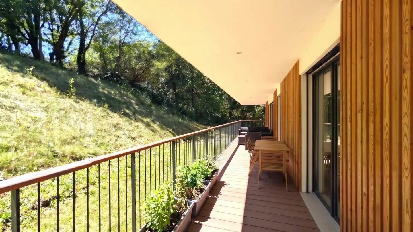 Appartement lumineux avec jardin et grande terrasse - Photo 3 sur 12