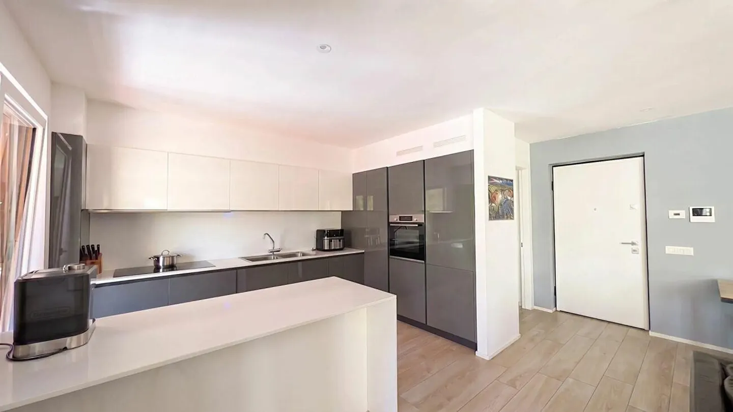 Appartement lumineux avec jardin et grande terrasse - Photo 5 sur 12