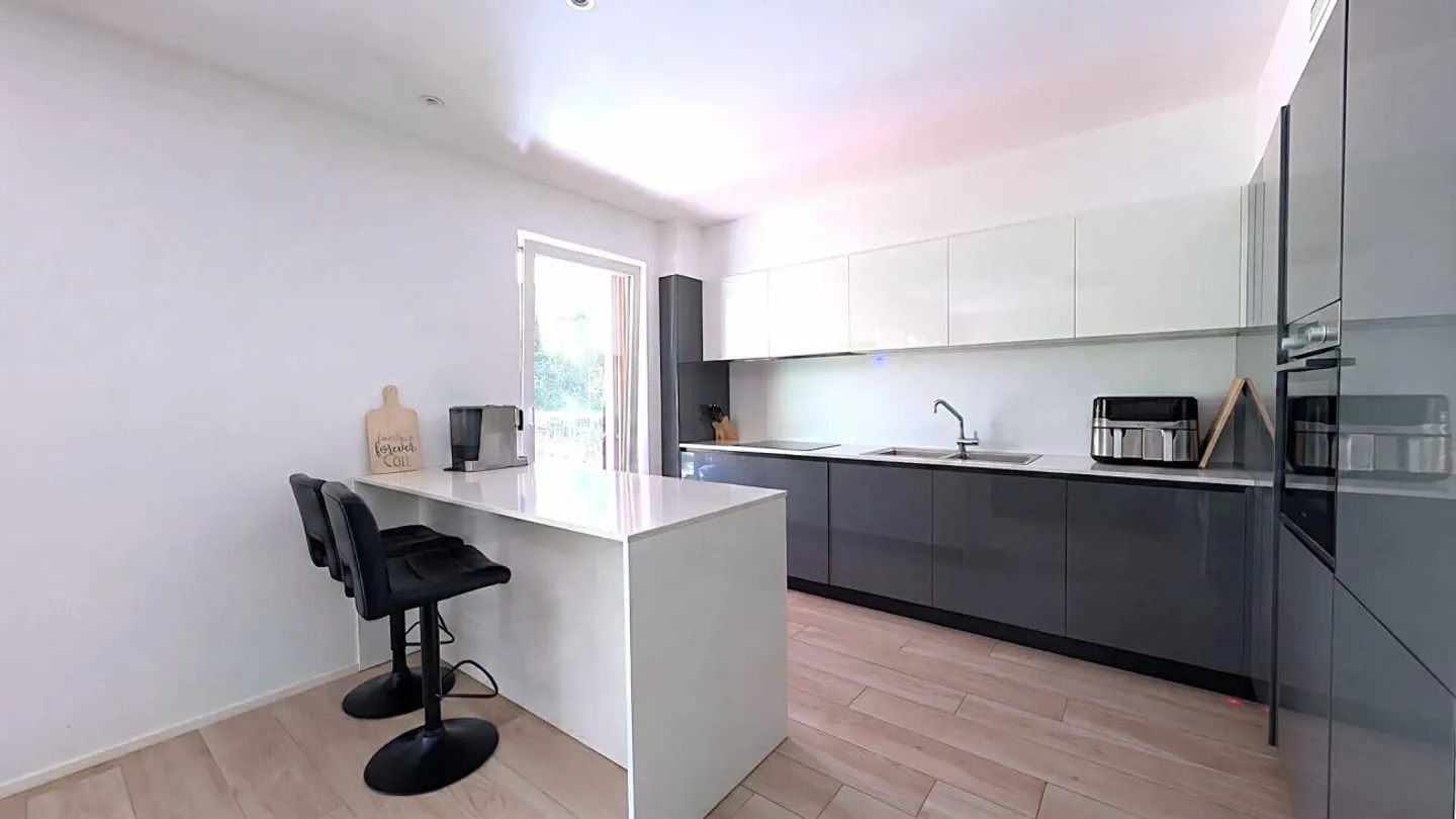 Appartement lumineux avec jardin et grande terrasse - Photo 7 sur 12