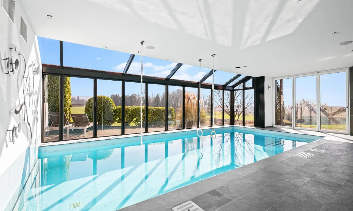 Exclusive single-family house with a wide view in an idyllic location - Photo 8 of 11