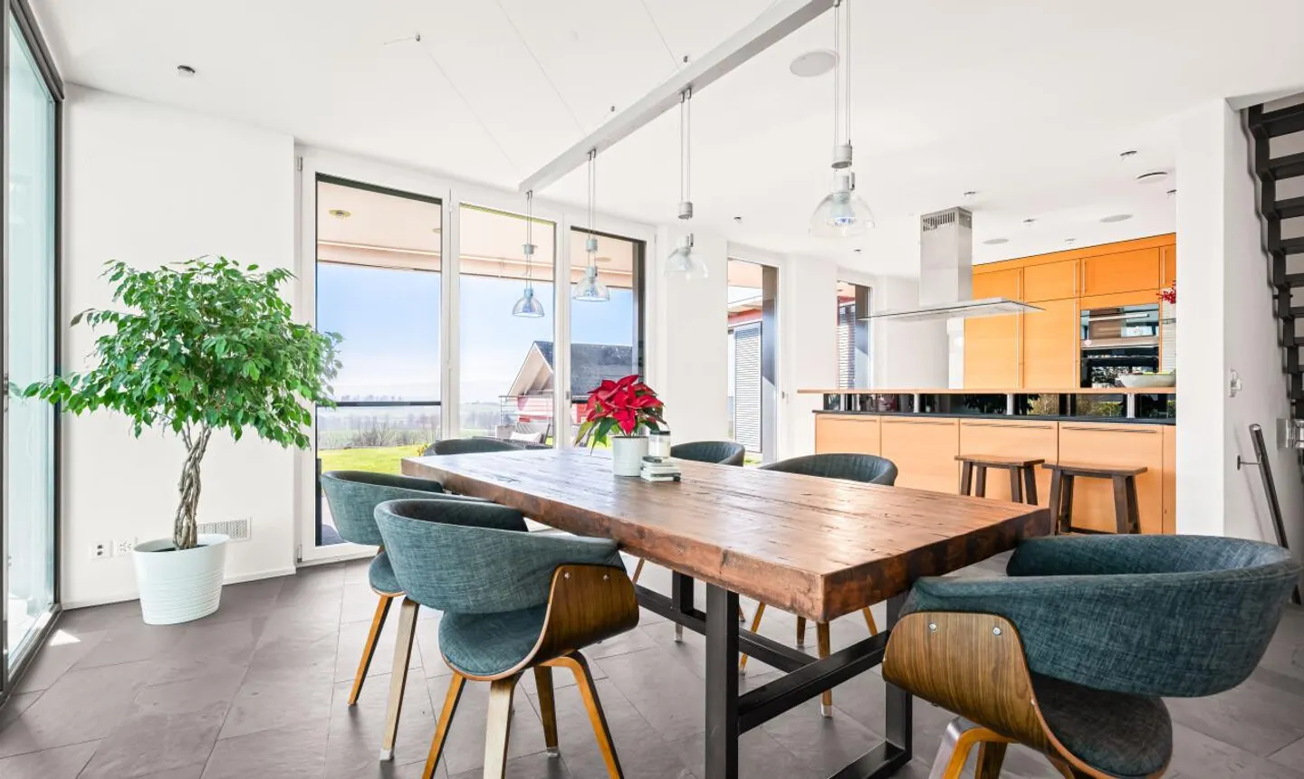 Exclusive single-family house with a wide view in an idyllic location - Photo 9 of 11