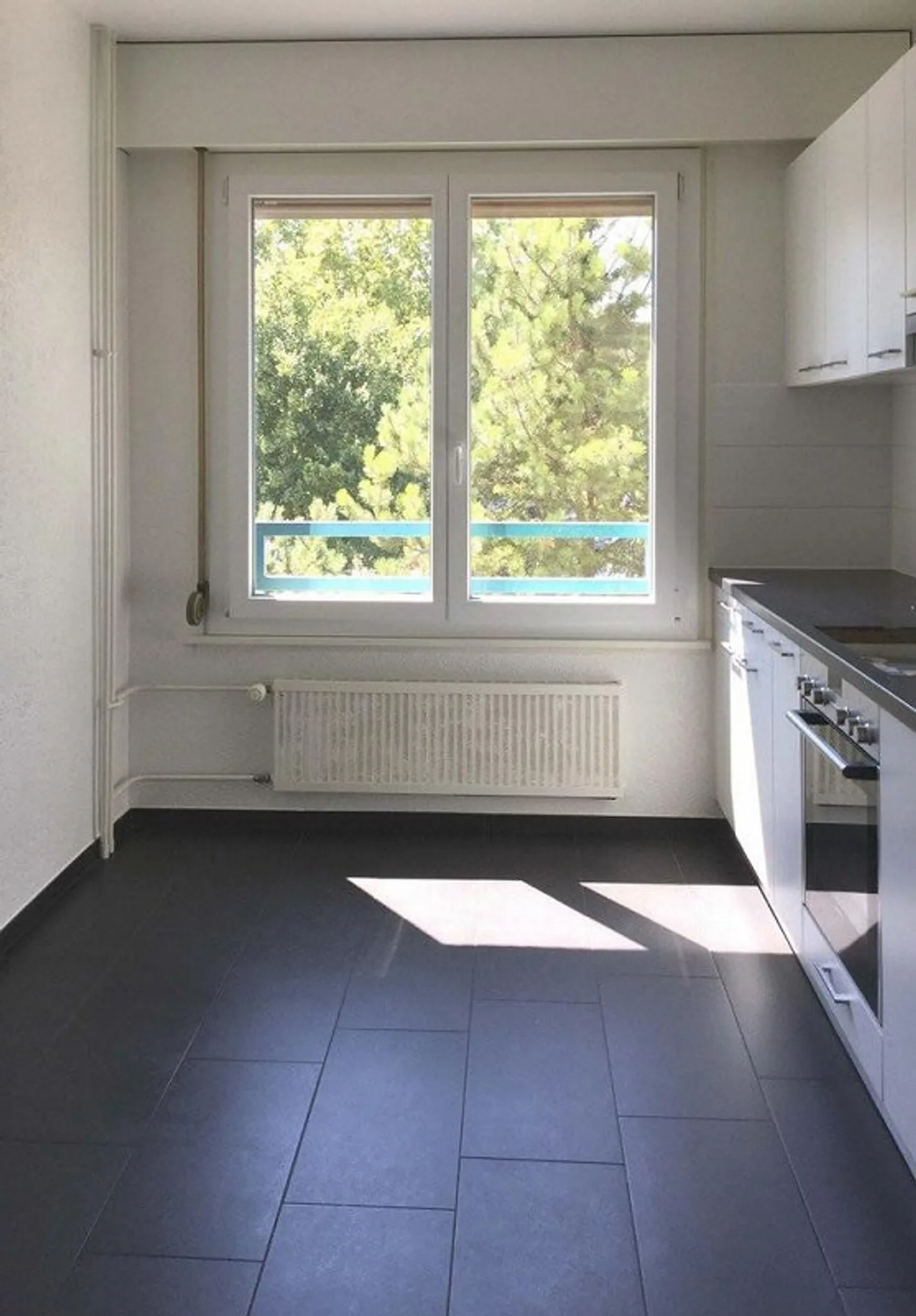 Beautiful family apartment with 5 rooms on the 1st floor of approximately 95m2 - Photo 3 of 8