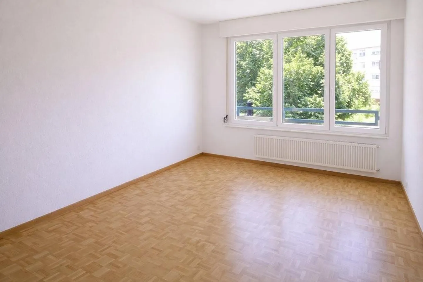 Beautiful family apartment with 5 rooms on the 1st floor of approximately 95m2 - Photo 4 of 8