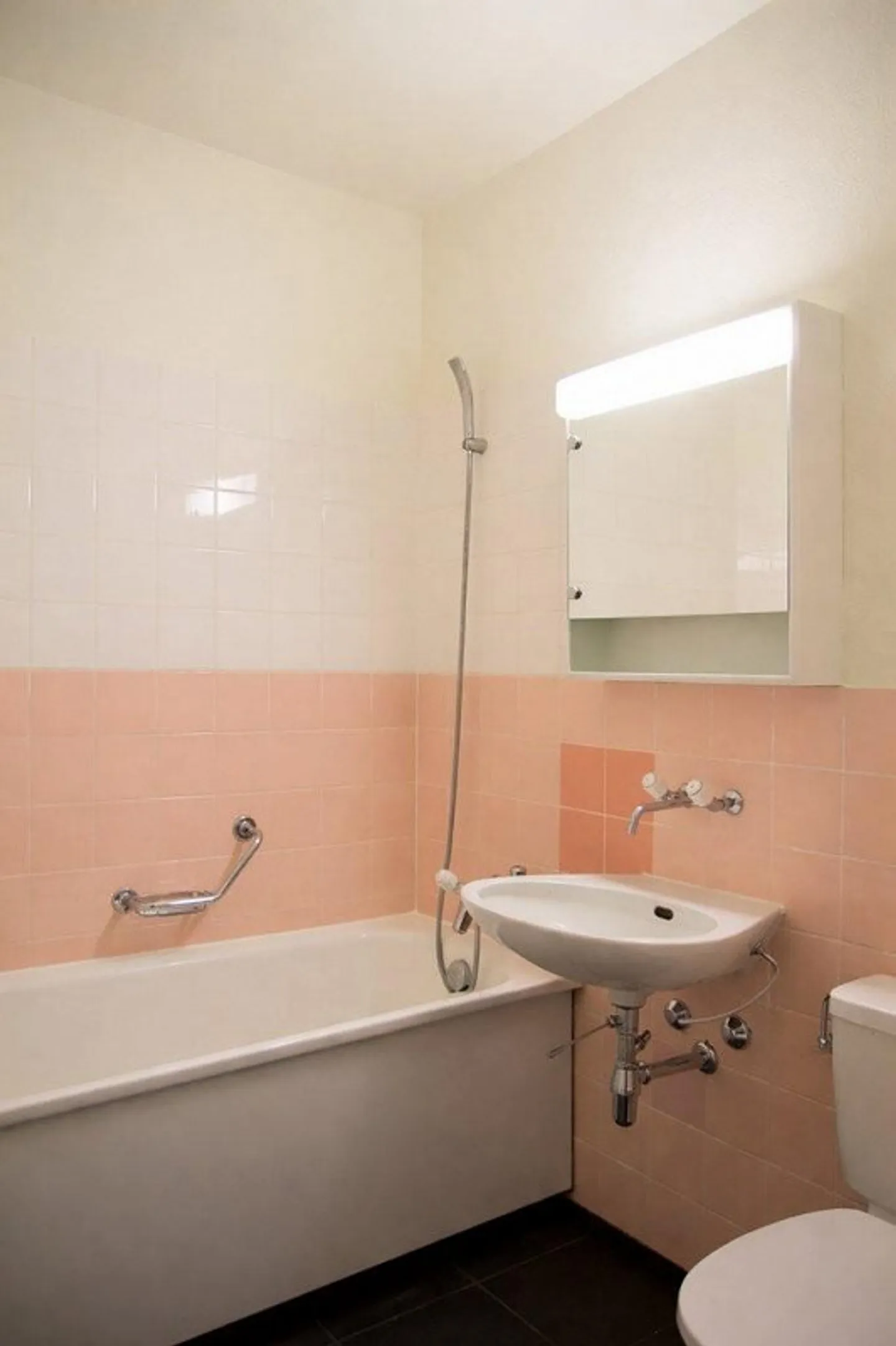 Beautiful family apartment with 5 rooms on the 1st floor of approximately 95m2 - Photo 7 of 8