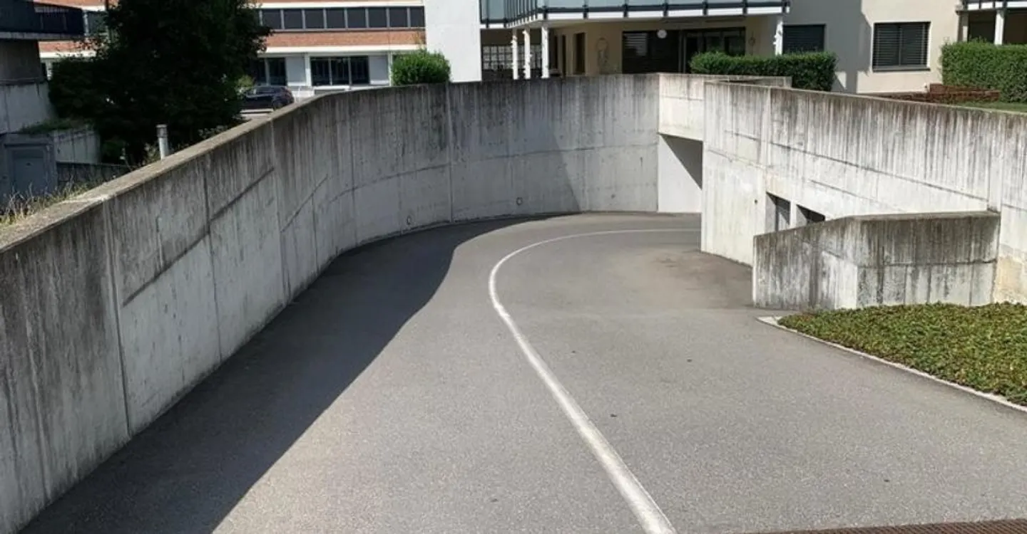 Parking pour motos à louer - Photo 2 sur 3