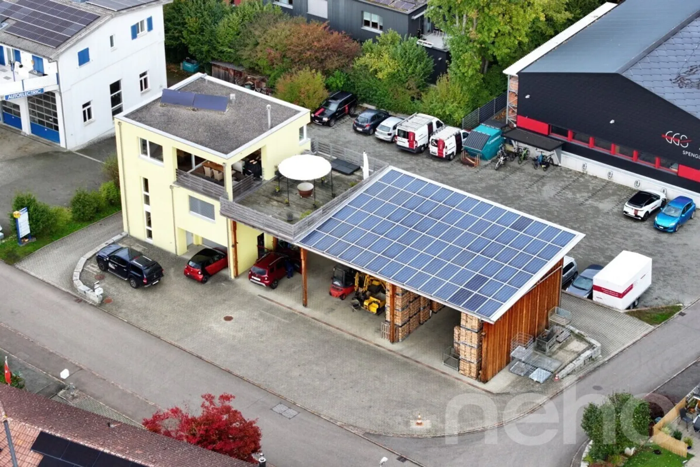 Casa unifamiliare con laboratorio affittato, impianto fotovoltaico e potenziale - Foto 1 di 13