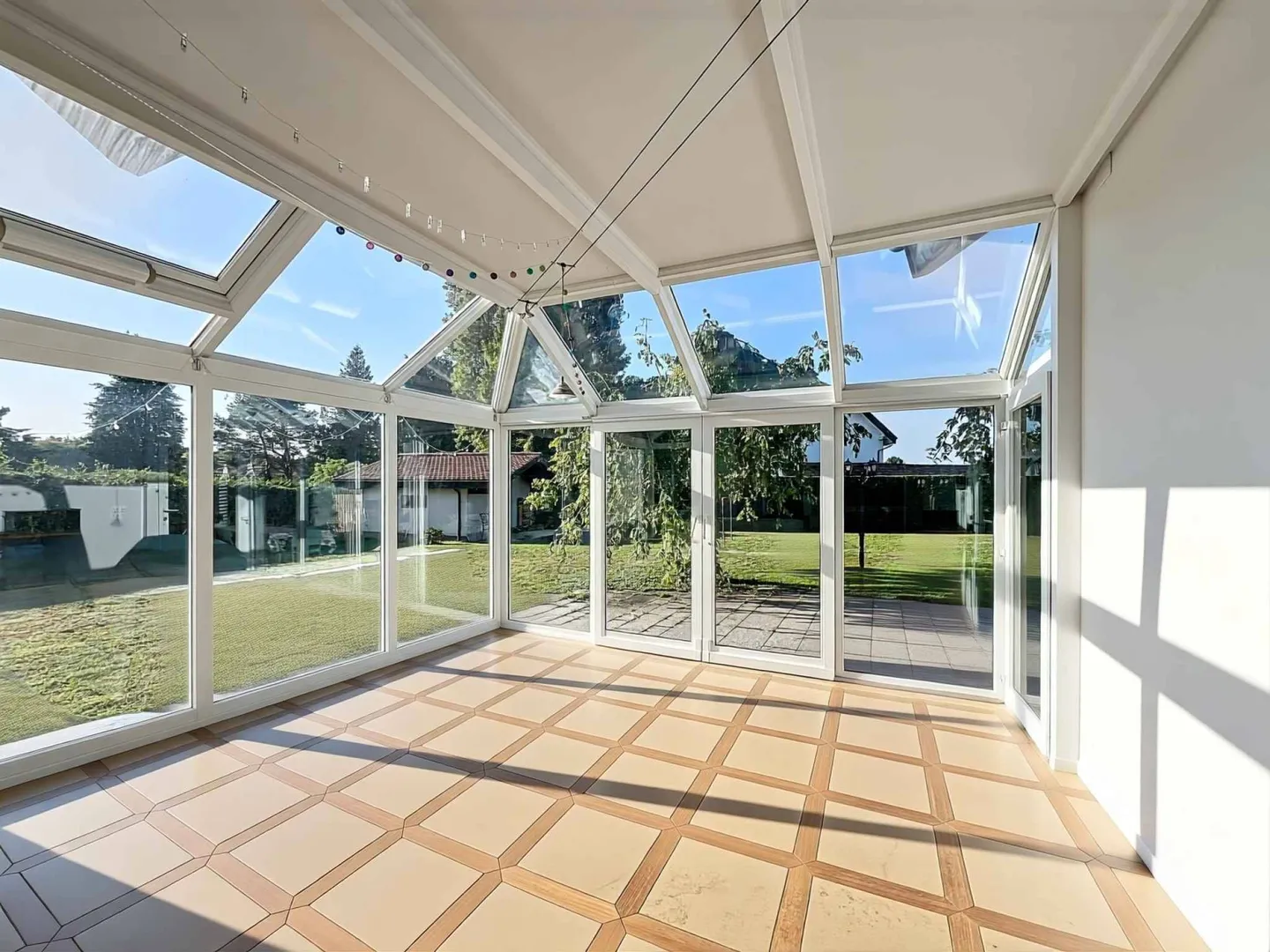 Spacious Detached Villa on the Outskirts of Lausanne on 2,300 m² of Land - Photo 4 of 13