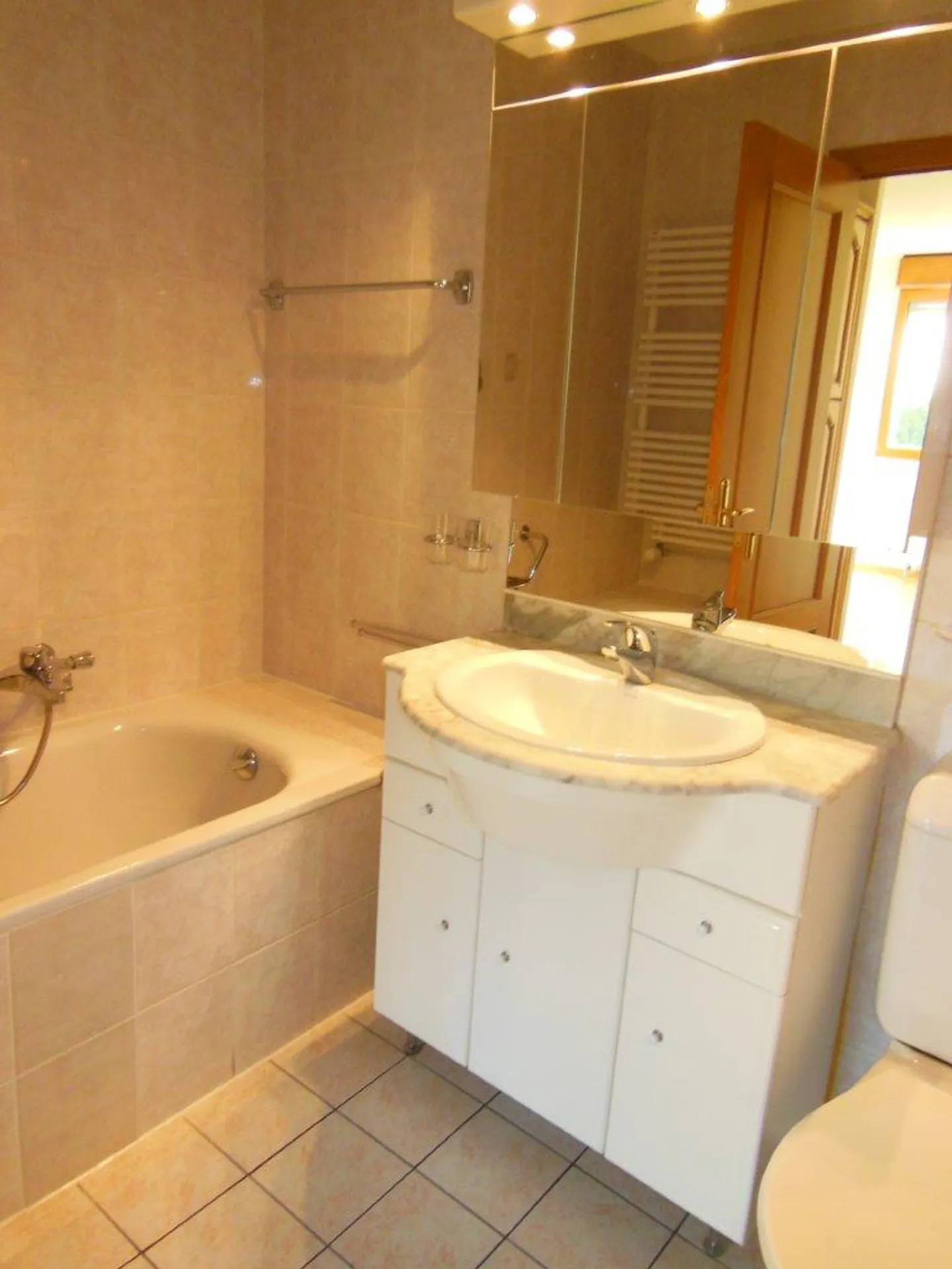 Grand Appartement avec Terrasse - Photo 2 sur 4