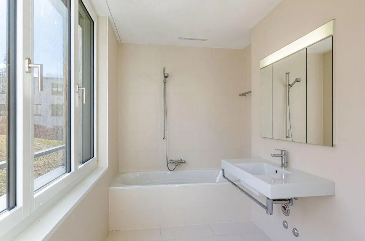 Appartamento moderno con posto auto gratuito - limitato fino al 31.03.2027 - Foto 4 di 11