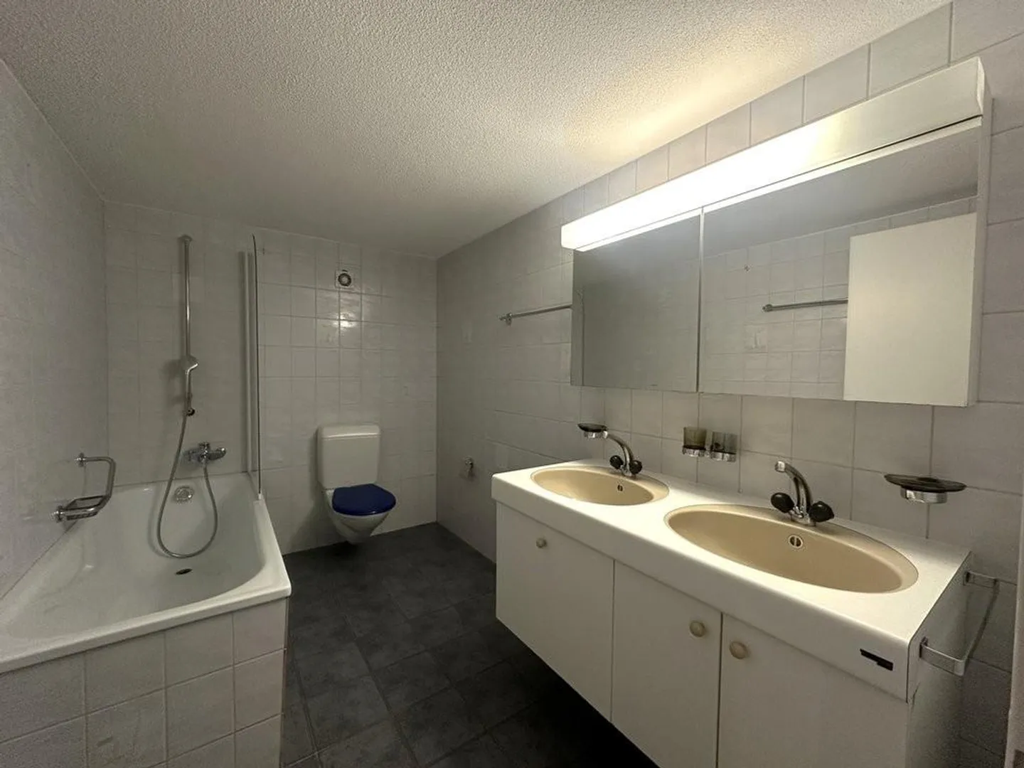 Sanierte 2-Zimmerwohnung in Signau - Foto 4 di 7
