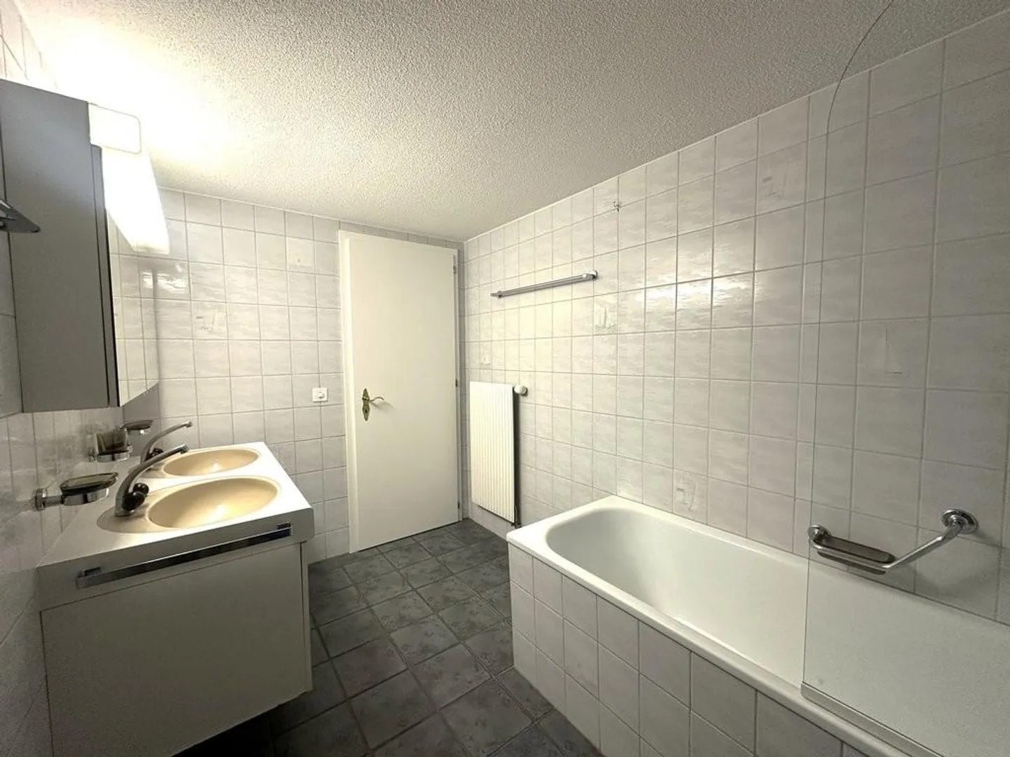 Sanierte 2-Zimmerwohnung in Signau - Foto 5 di 7