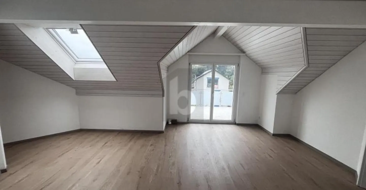 PLENTY OF SPACE, TWO BALCONIES AND WONDERFUL VIEWS - Photo 2 of 6