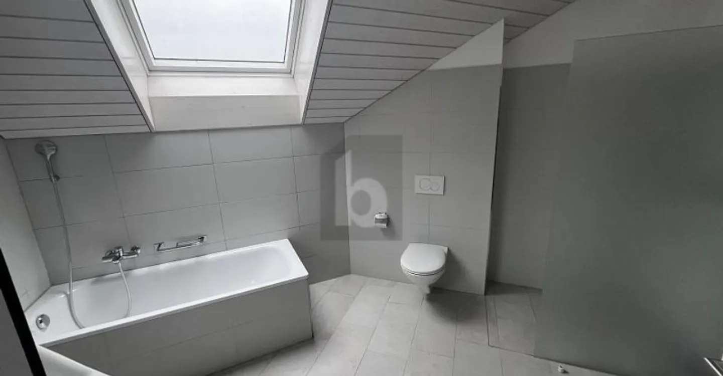 PLENTY OF SPACE, TWO BALCONIES AND WONDERFUL VIEWS - Photo 5 of 6
