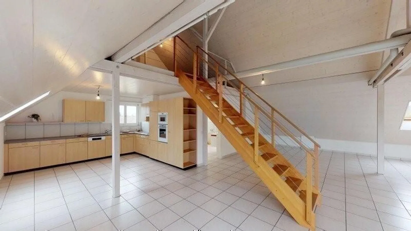 Spacious Penthouse Apartment with Gallery - Photo 2 of 9