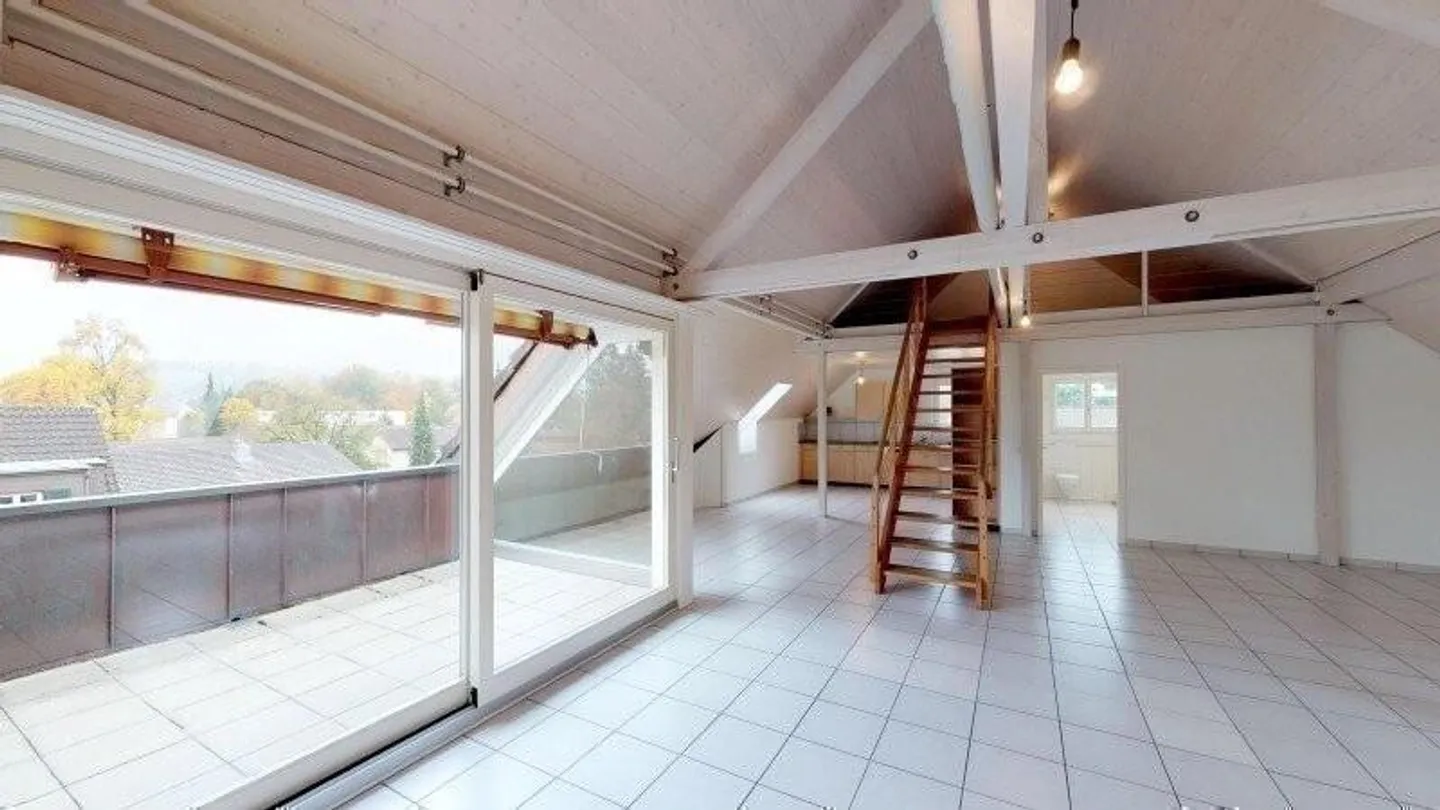 Spacious Penthouse Apartment with Gallery - Photo 6 of 9