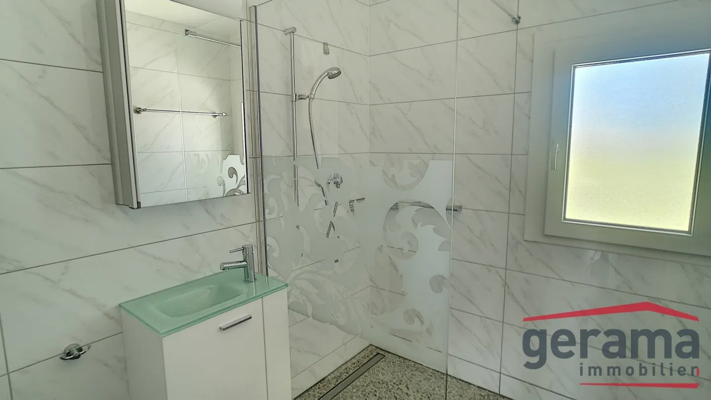 Familienvilla mit 3 Wohnungen und Gemeinschaftspool - Foto 22 von 36