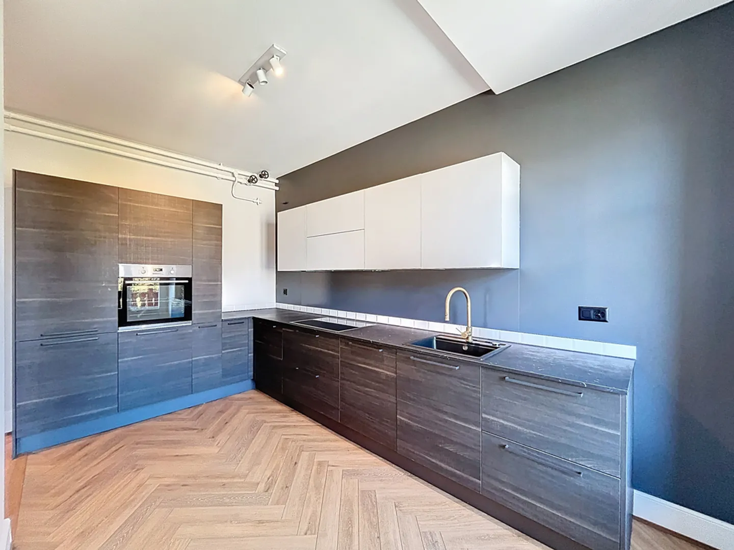 5.5 Room Apartment - Photo 1 of 12