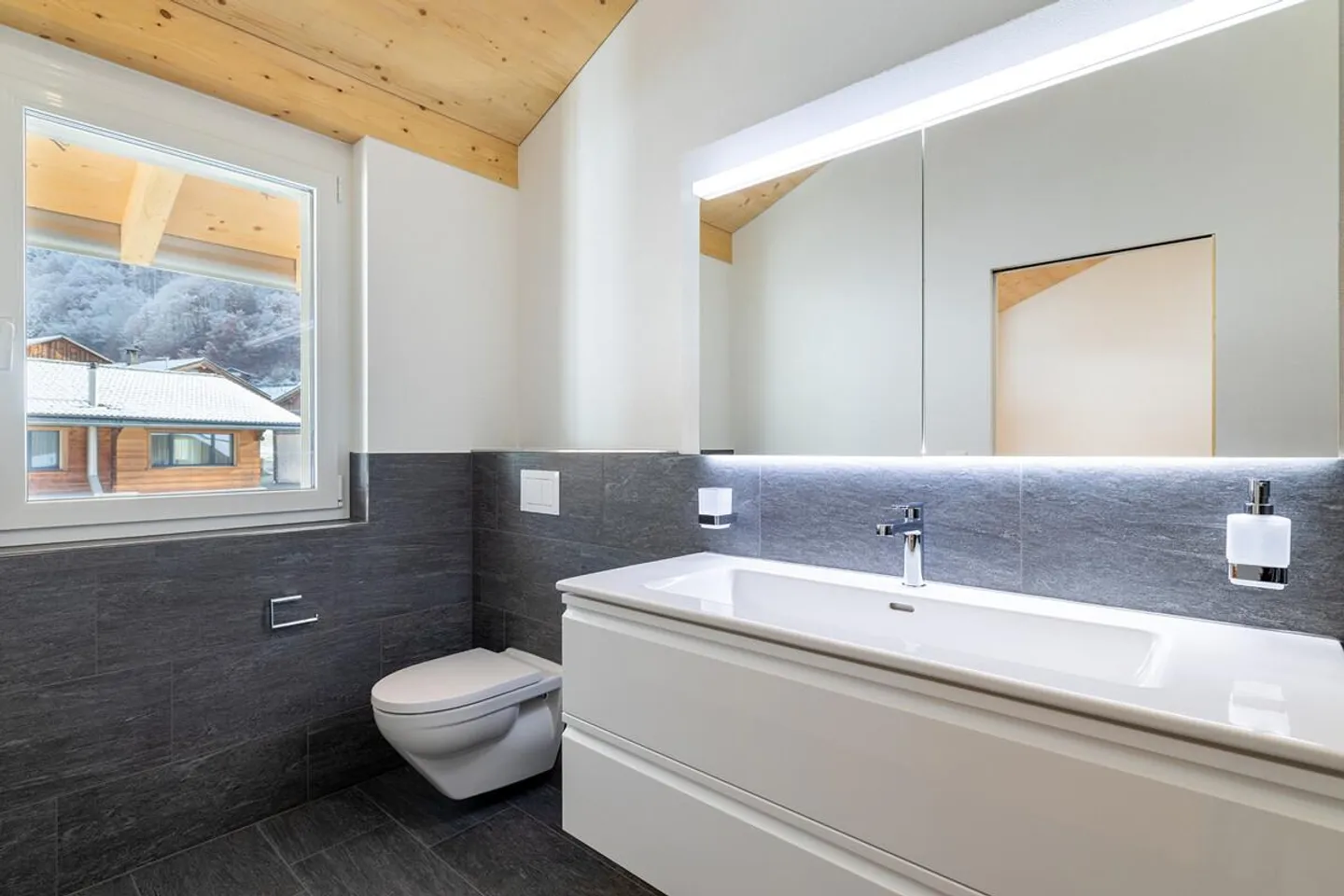 Holiday apartment in Lunden: modern alpine style with a view of the Prättigau - Photo 4 of 6