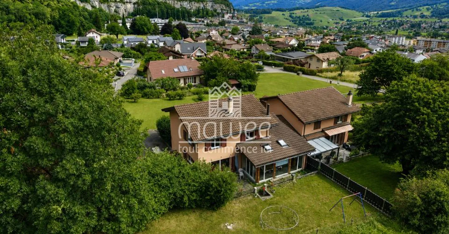 Ruhig, funktional und ohne direkte Nachbarn: wunderschöne Villa zu entdecken! - Foto 2 von 12