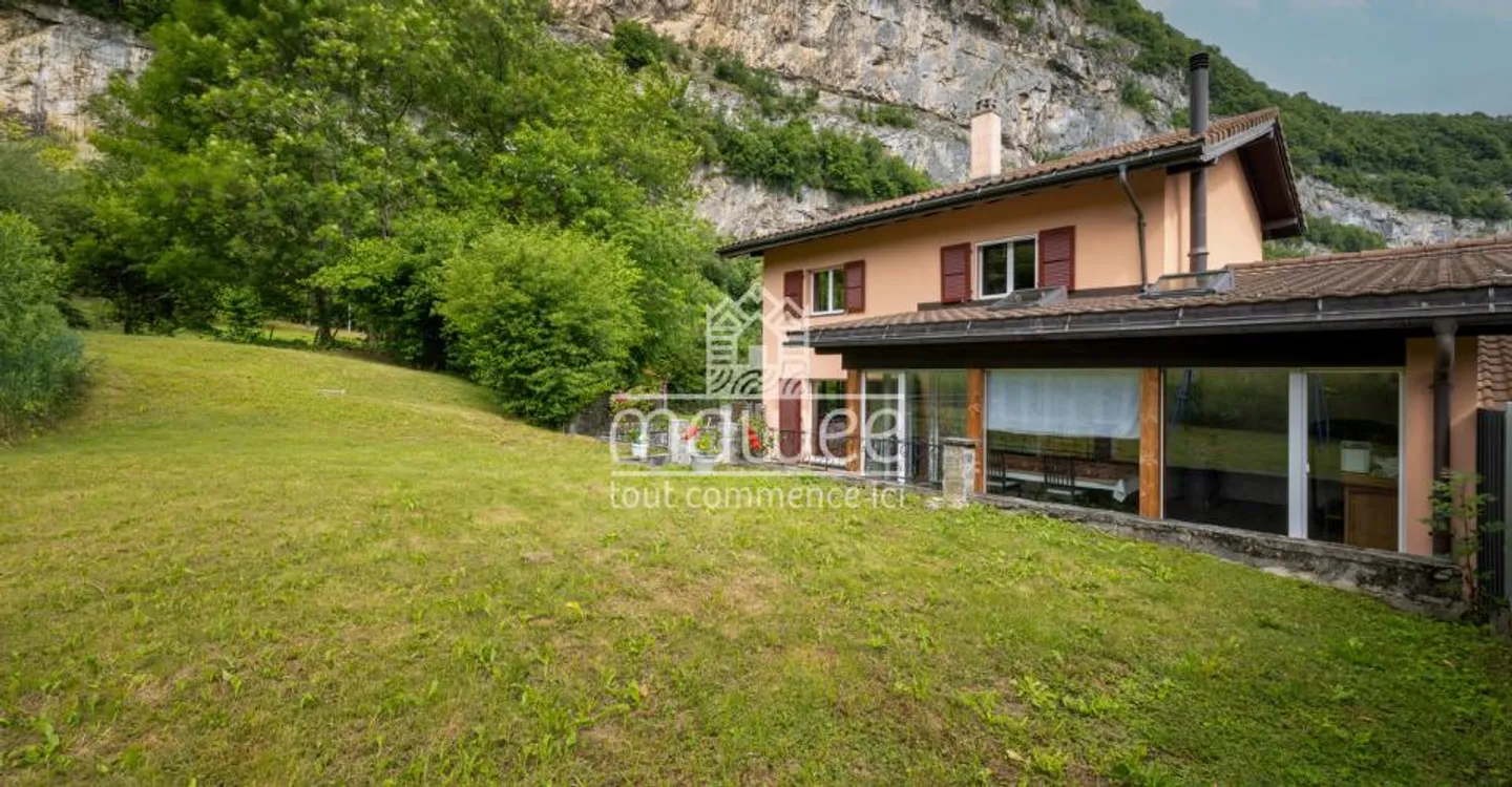 Ruhig, funktional und ohne direkte Nachbarn: wunderschöne Villa zu entdecken! - Foto 3 von 12