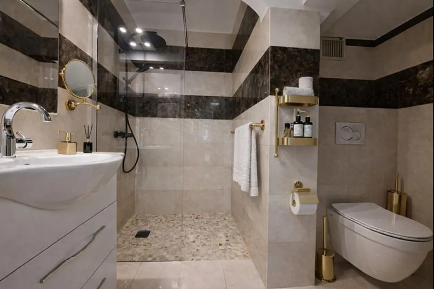 Luxurious Village House in Môtiers – Rare Offer - Photo 4 of 11