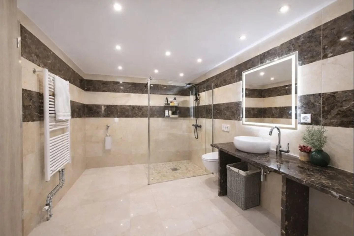 Luxurious Village House in Môtiers – Rare Offer - Photo 6 of 11