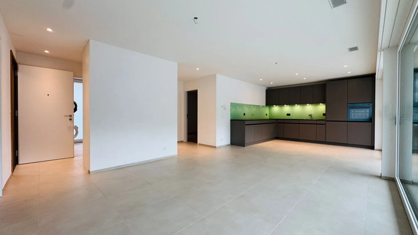 Appartement penthouse exclusif de 3,5 pièces avec terrasse de 66 m² et place de parking souterrain - Photo 1 sur 13