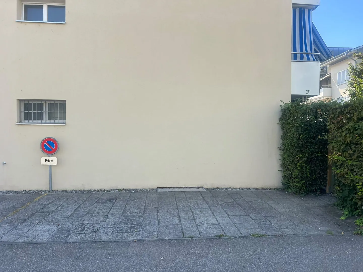 Aussenparkplatz - Foto 1 von 1