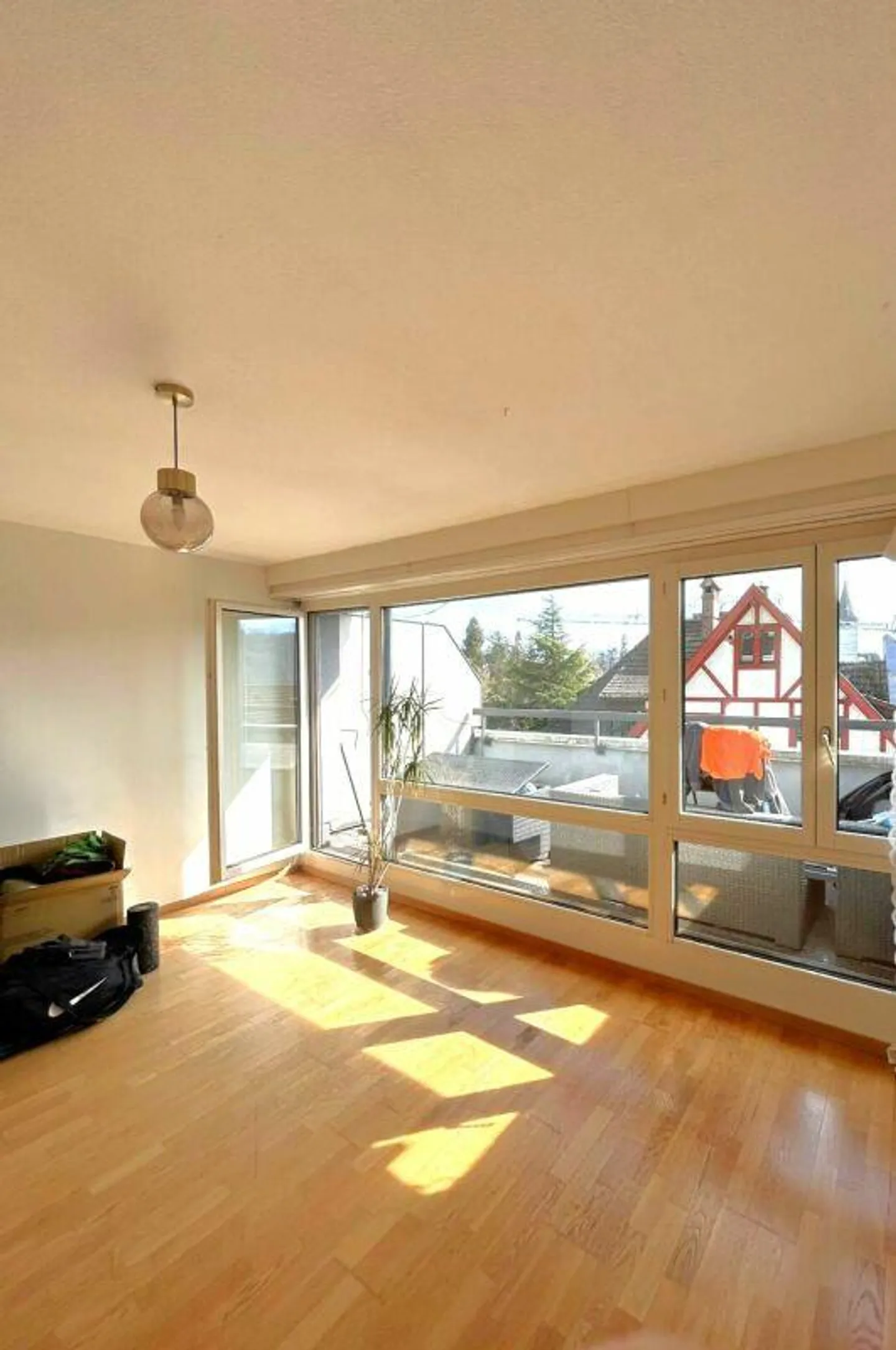 Sonnige 1-Zimmer-Attikawohnung im 4. OG im Mühlemattquartier! - Foto 1 von 7