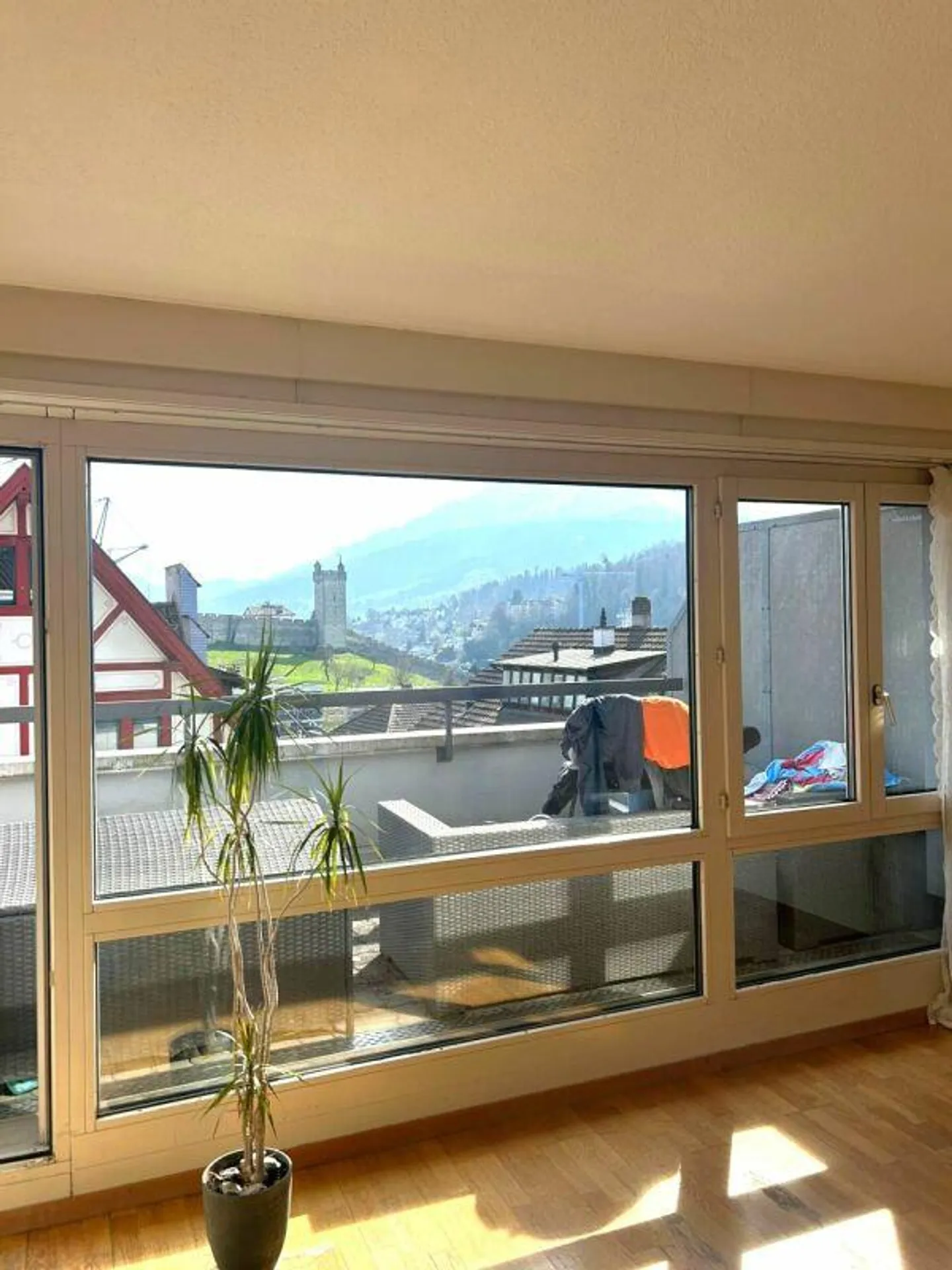 Sonnige 1-Zimmer-Attikawohnung im 4. OG im Mühlemattquartier! - Foto 2 von 7