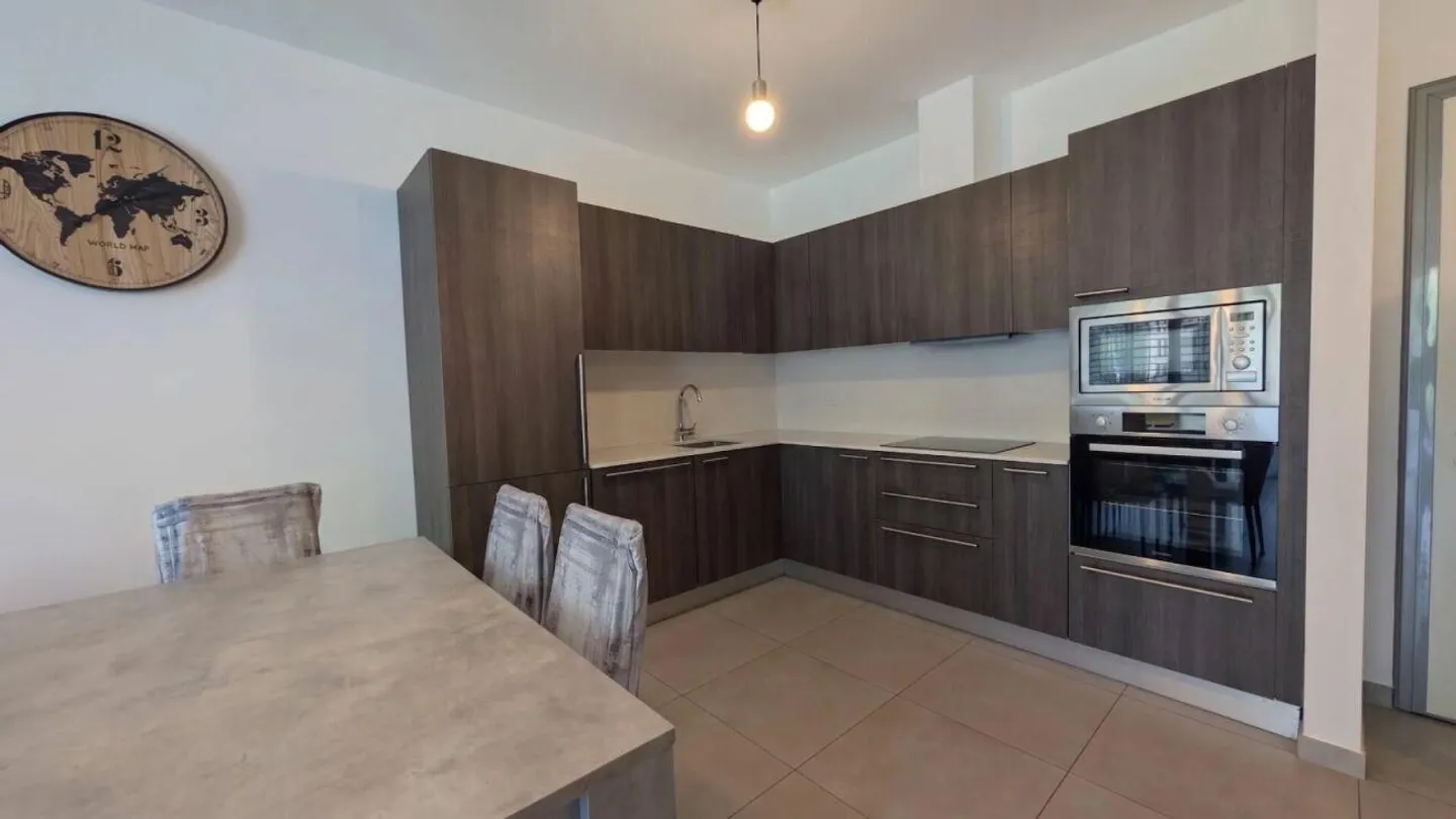 Contemporary, easily accessible and well connected! - Photo 2 of 9