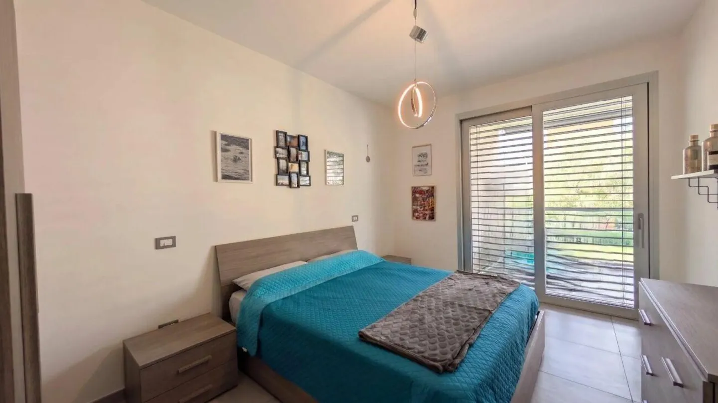 Contemporary, easily accessible and well connected! - Photo 4 of 9
