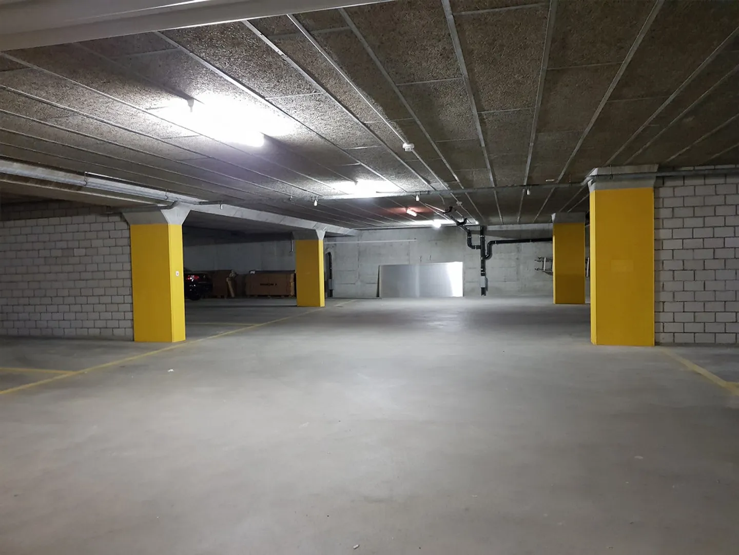 Car parking spaces near Rennbahnklinik for rent - Photo 2 of 2