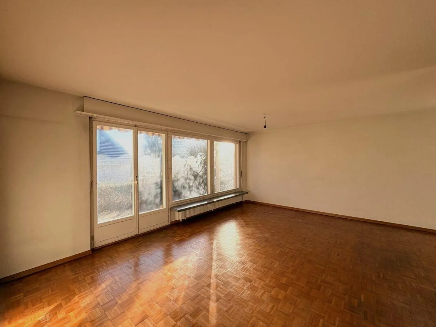 Renovationsbedürftiges Einfamilienhaus mit viel Potenzial und gross... - Photo 2 sur 13